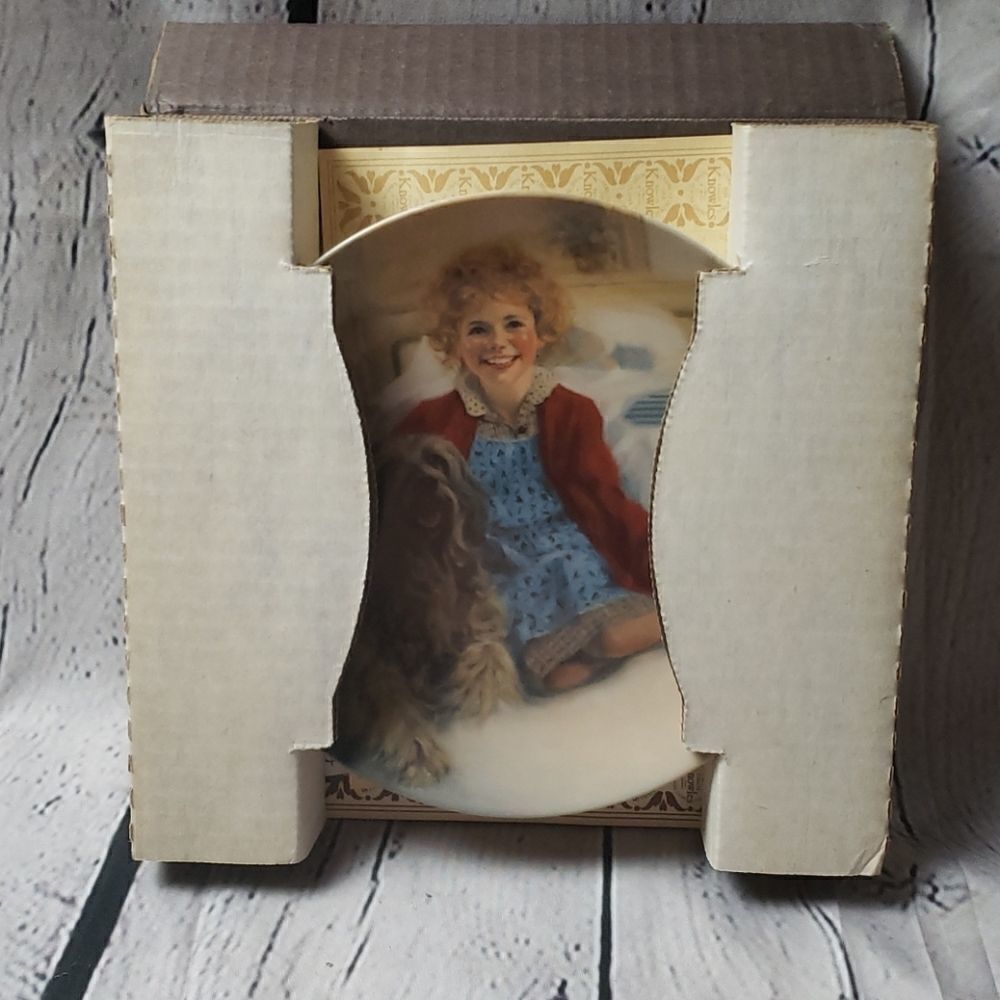 ‎Annie Collectable Plate by Knowles - Picture 2 of 6